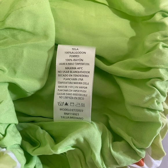 Easel women's medium bright green daisy print billowing crop top NWT - Picture 7 of 8